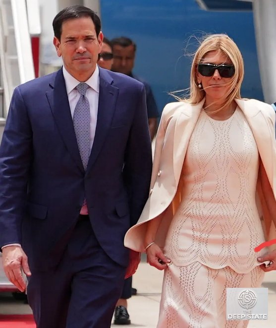 🇺🇸 U.S. Secretary of State Visits Taj Mahal with Wife, Explores Mughal Marvel Before Jaipur Departure