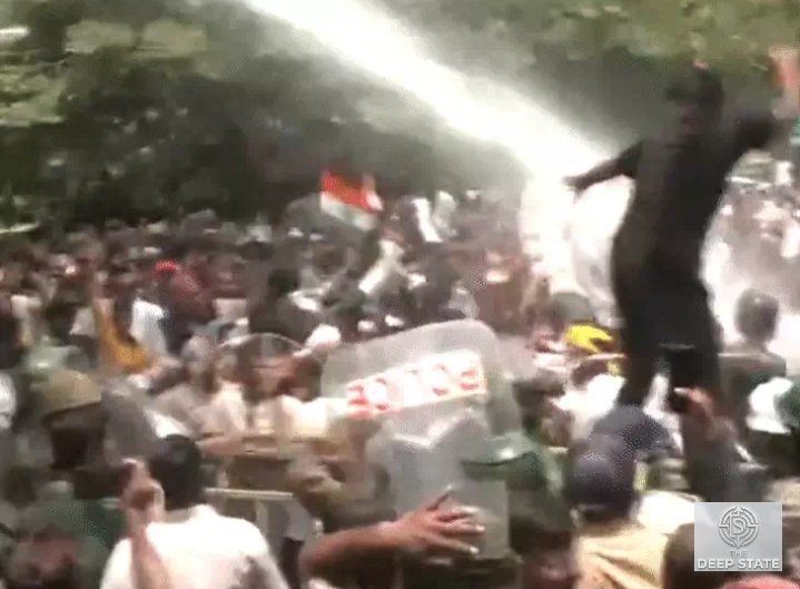 Jharkhand Student Protest Turns Violent: Police Lathicharge Protesters Near Assembly, Former JPSC Chief Arrested